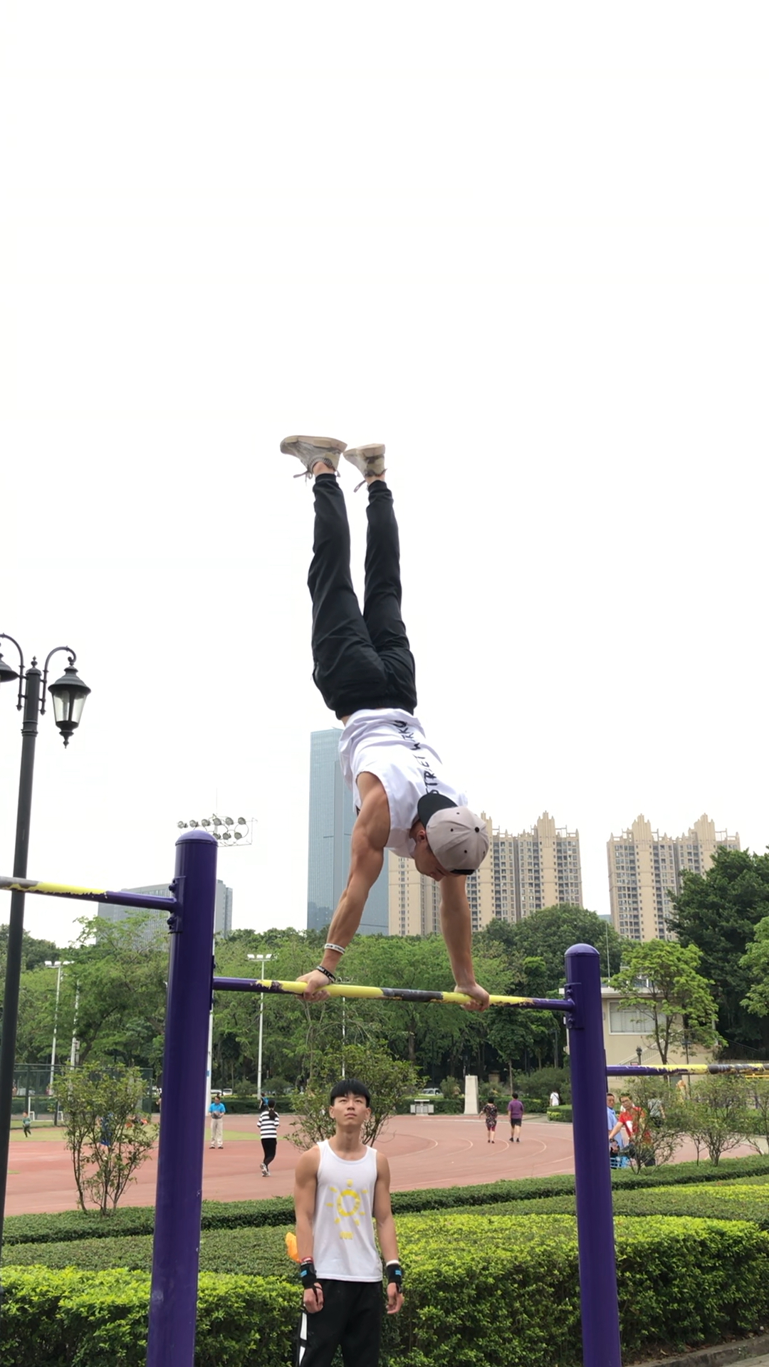 户外单杠训练,单杠俄式还是很稳的94