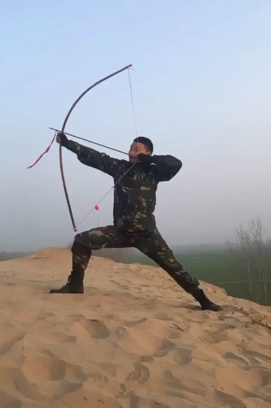 一代天骄,成吉思汉,只识弯弓射大雕.俱往矣,数风流人物,还看今朝.