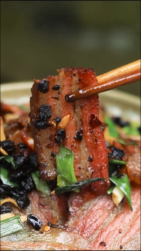 农家腊肉炒干豆豉,吃一口终身难忘信不?#美食