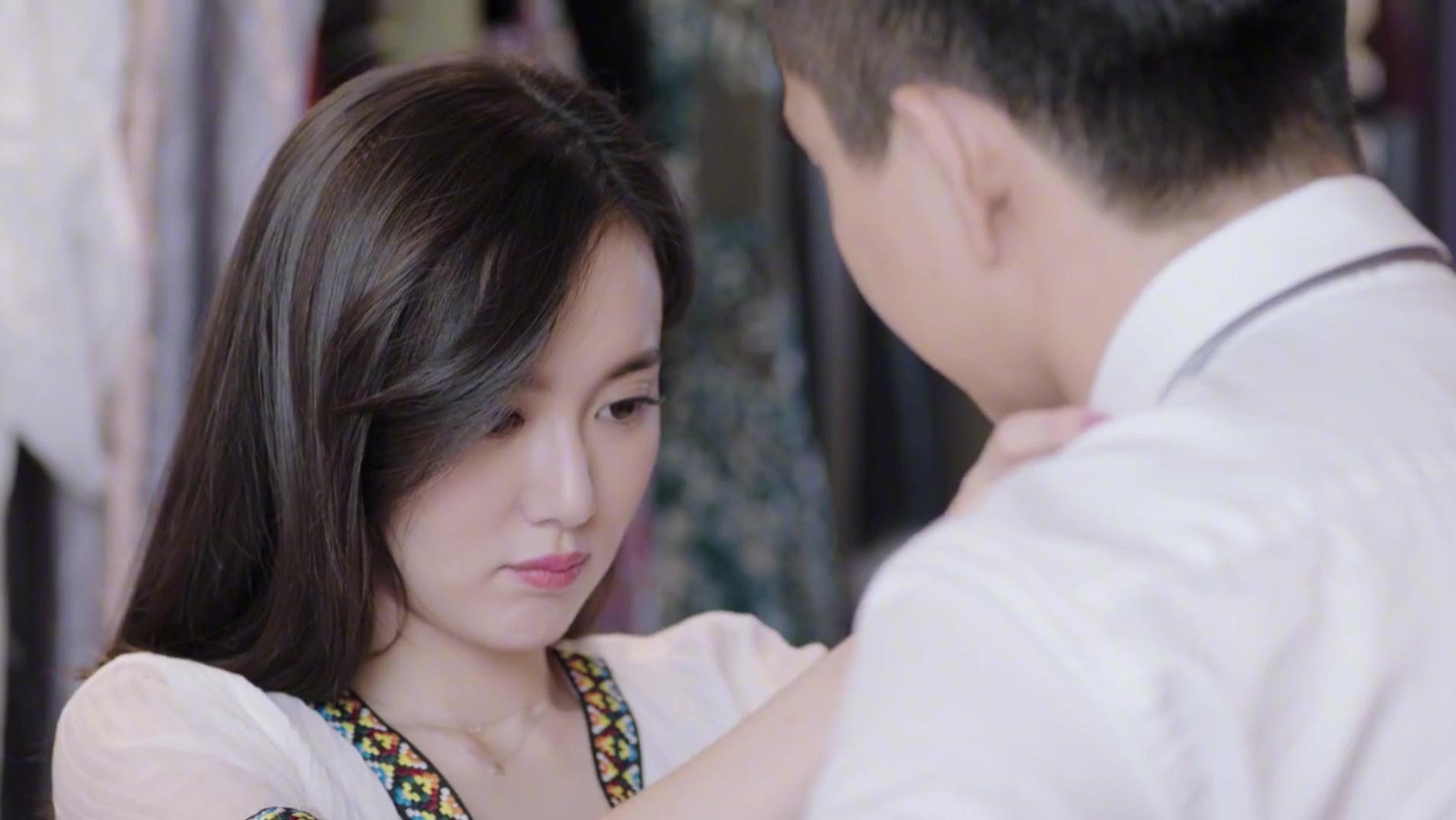 暖爱媳妇帮丈夫打领导,可丈夫却目不转睛,媳妇太漂亮了