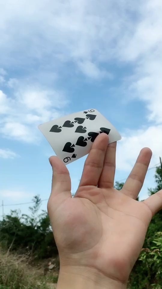 让扑克牌飞一会!超帅气回旋扑克教学!