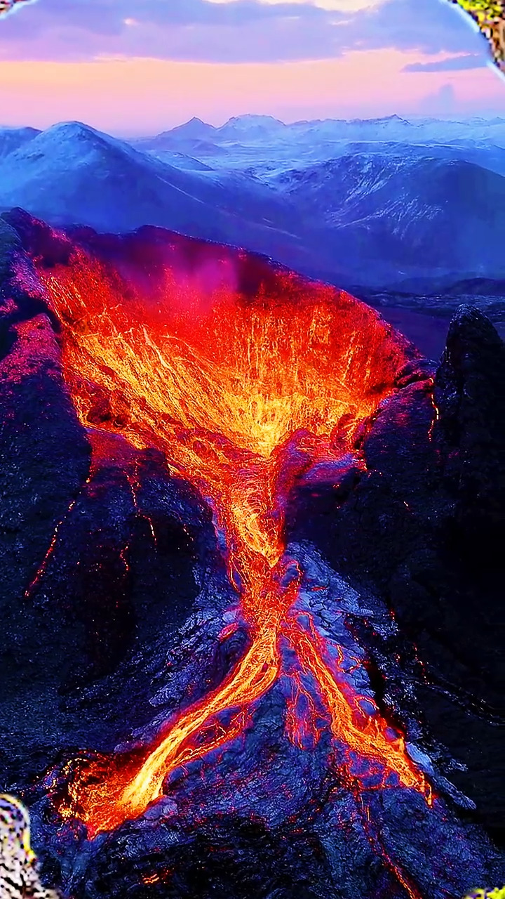 溢出地表的岩浆,温度高达1300度,#最美风景