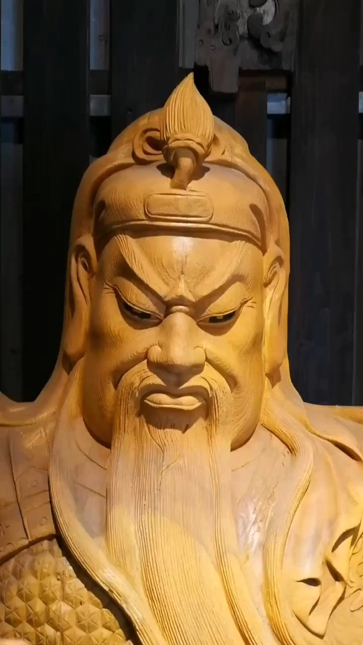 关二爷的丹凤眼雕刻的非常完美,看起来栩栩如生