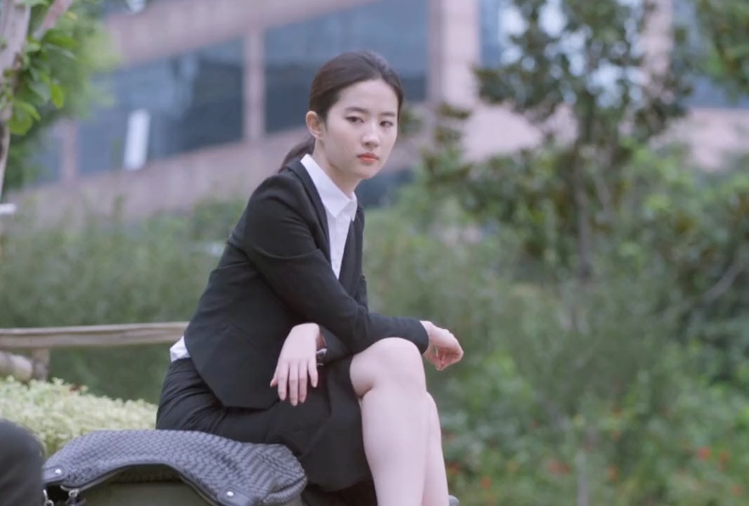 邹律师来了! #刘亦菲