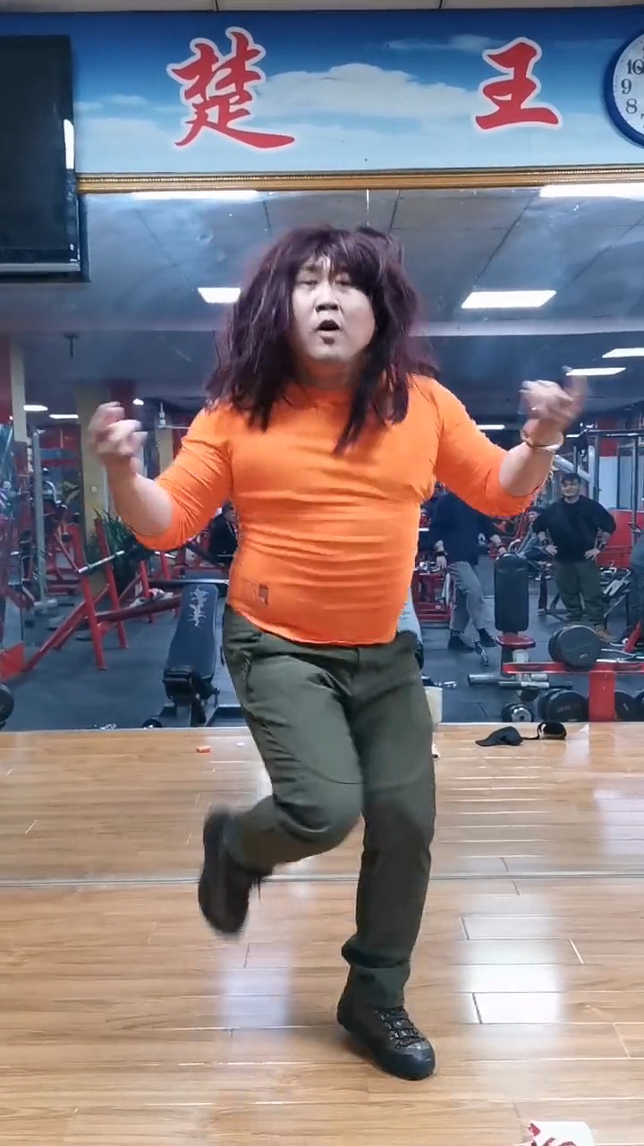 你们究竟爱的是我的灵魂,还是我的身材?#健身 #搞笑 #跳舞