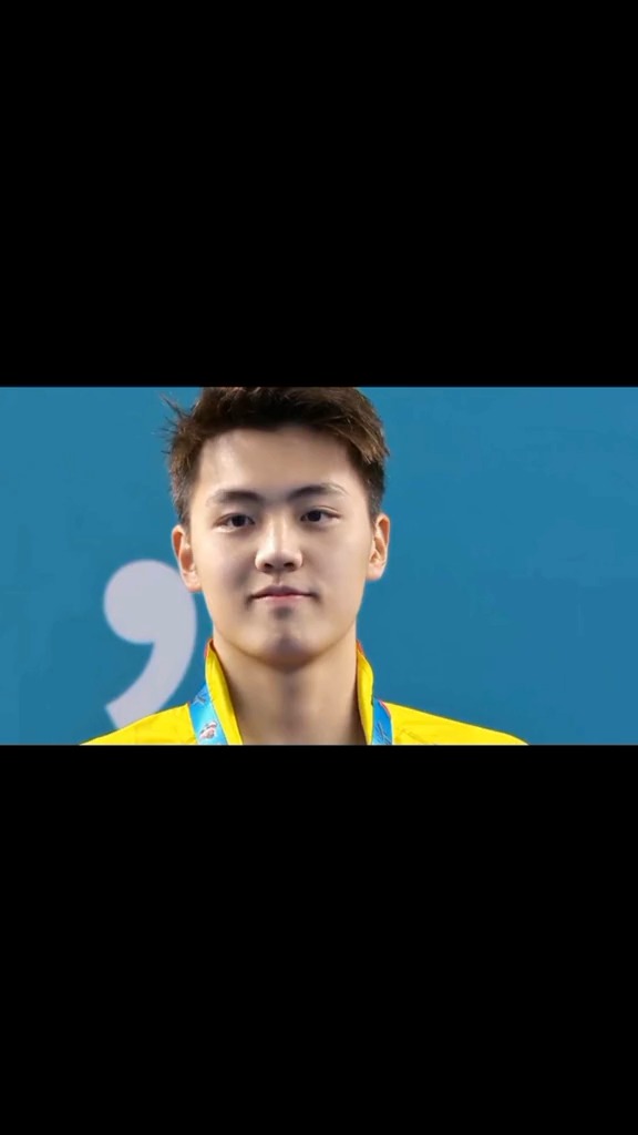 年美国mvn游泳冠军赛中男50仰决赛中国队的吴俊杰获得亚军吴俊杰 游泳