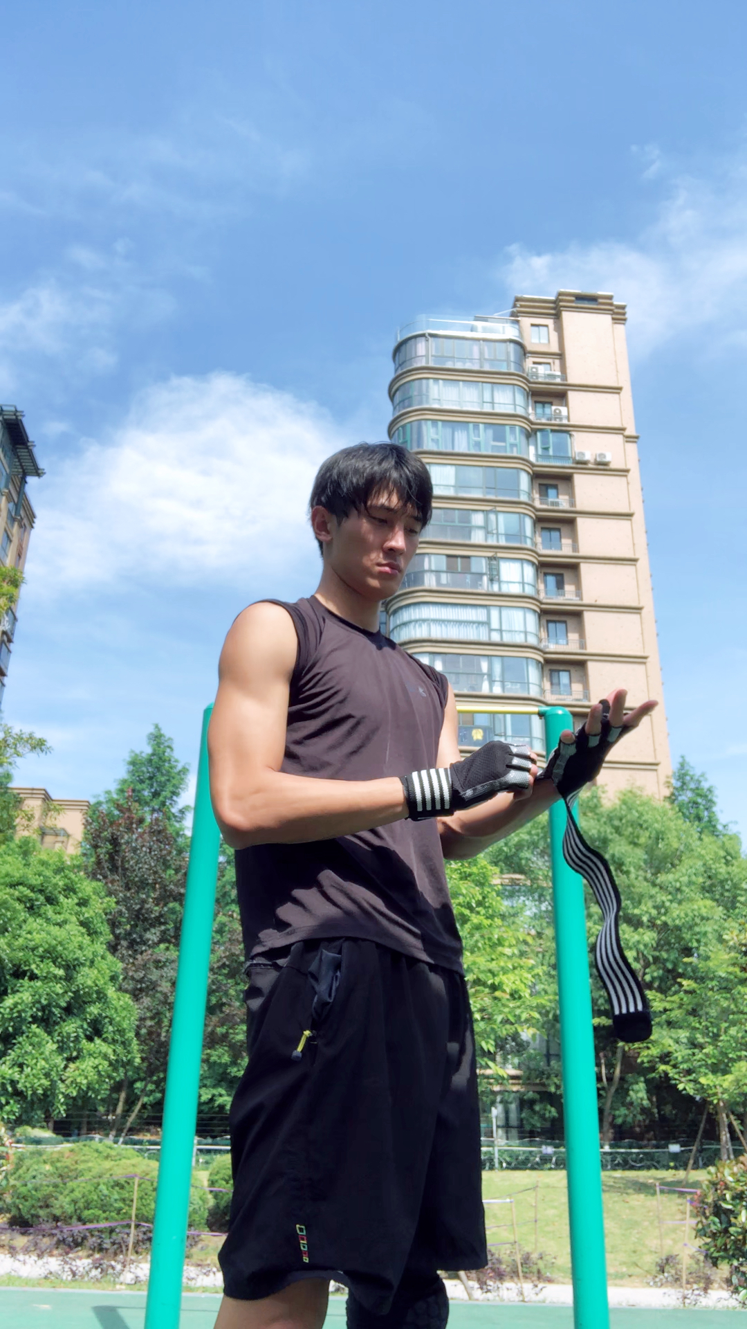 最近沉迷街健,身高太高打基础提升核心不容易,慢慢坚持吧