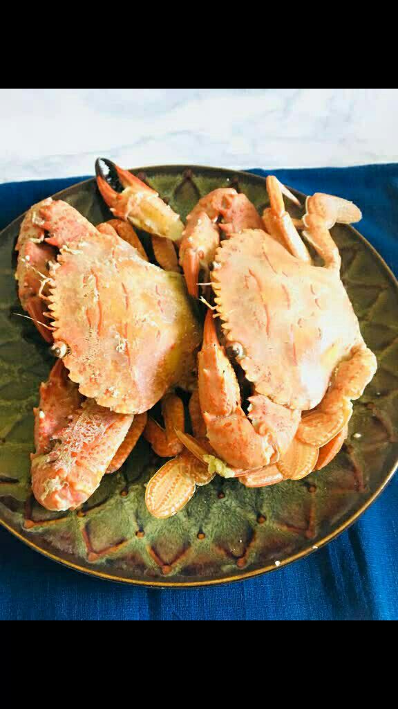 黑蟹其实要炖大骨,或者煮粥给小朋友吃,补钙小能手,刚做完手术或者