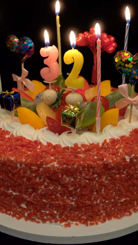 32岁数字生日蛋糕图片