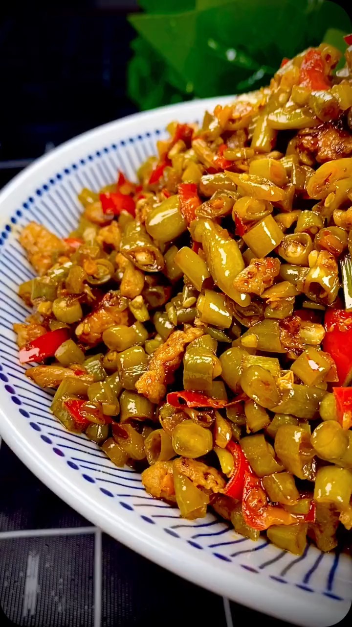 分享一个我最喜欢的下饭开胃神菜,酸豆角炒肉沫