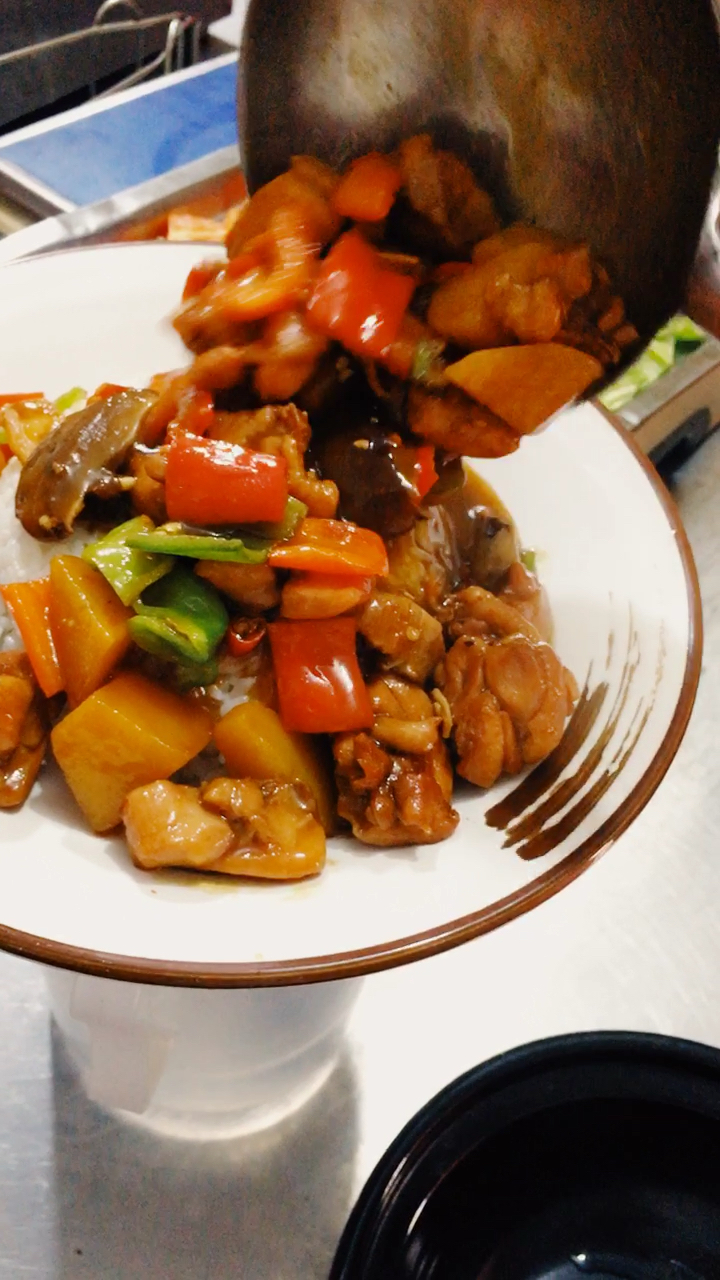 黄焖鸡盖饭