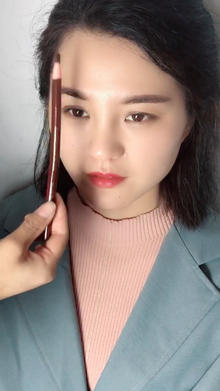 倒三角脸合适眉型:2