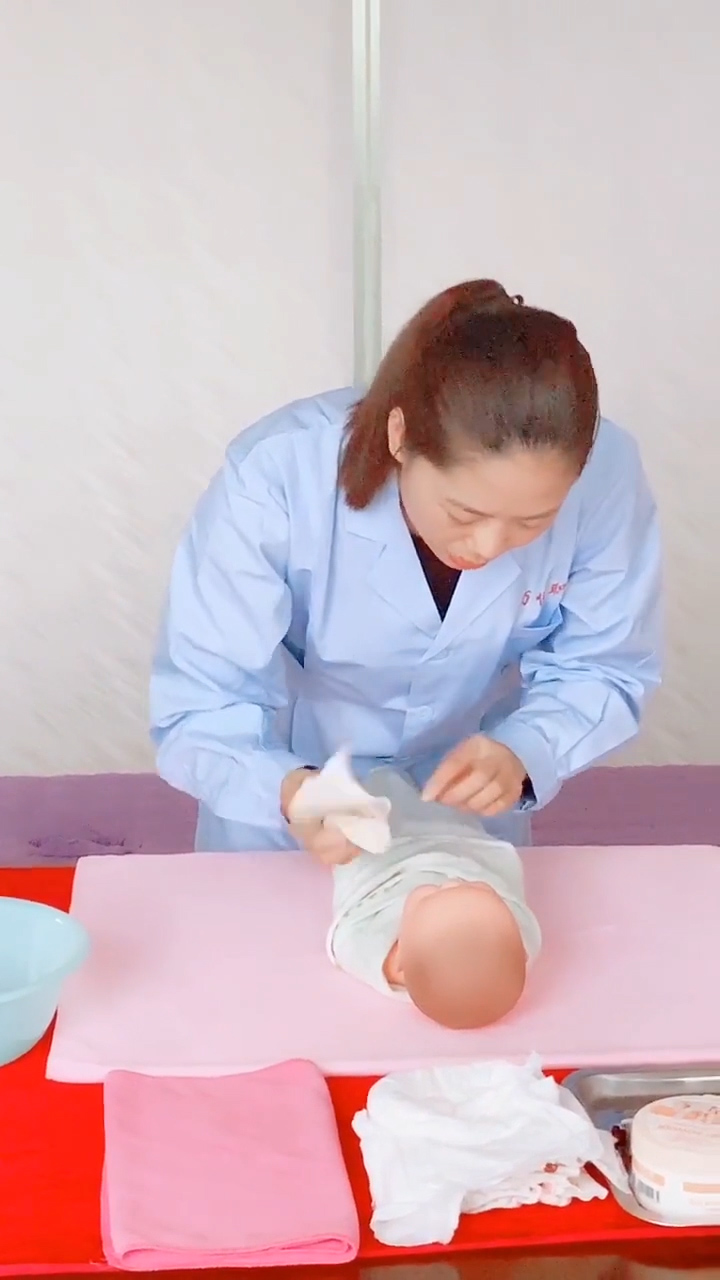 宝宝的面部清洁顺序,宝爸宝妈一定得搞清楚