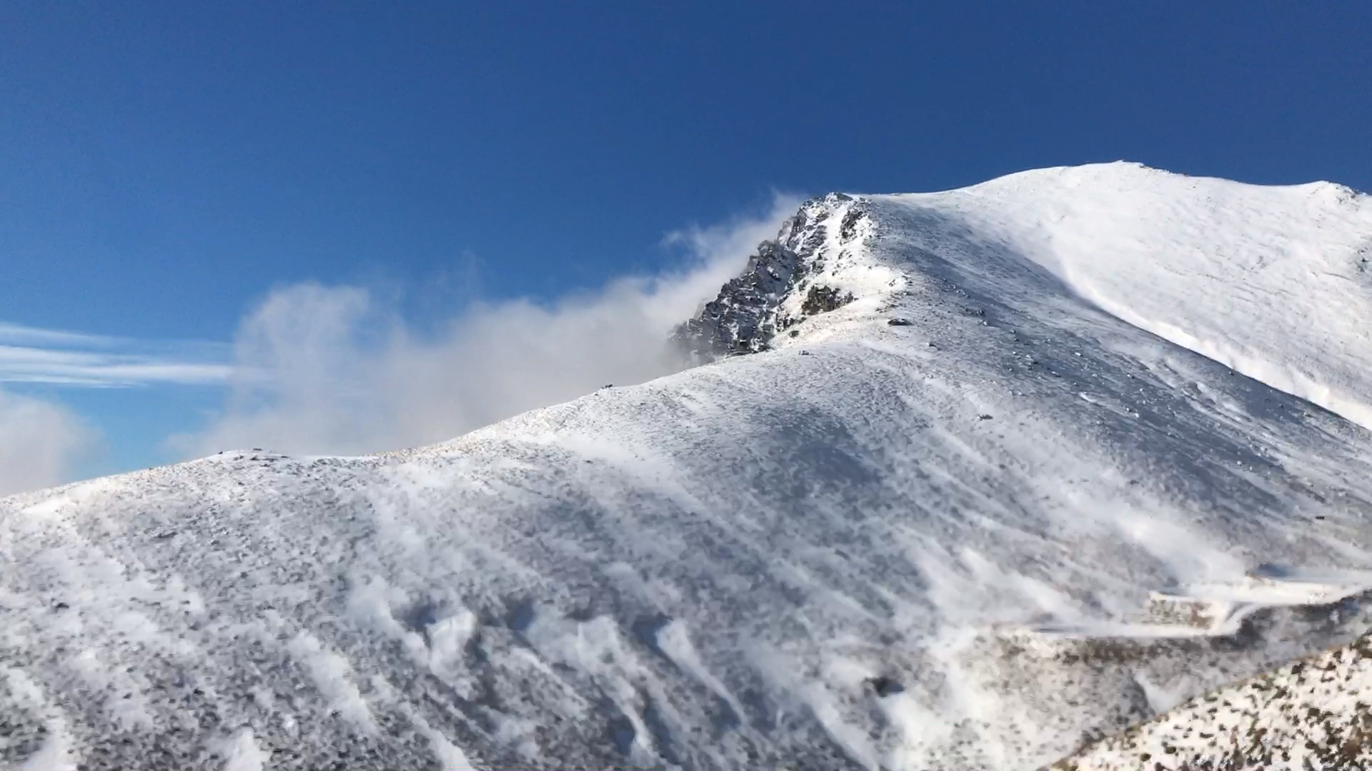 新西兰自驾# 皇后镇,开车上雪山滑雪场真是一个技术活!