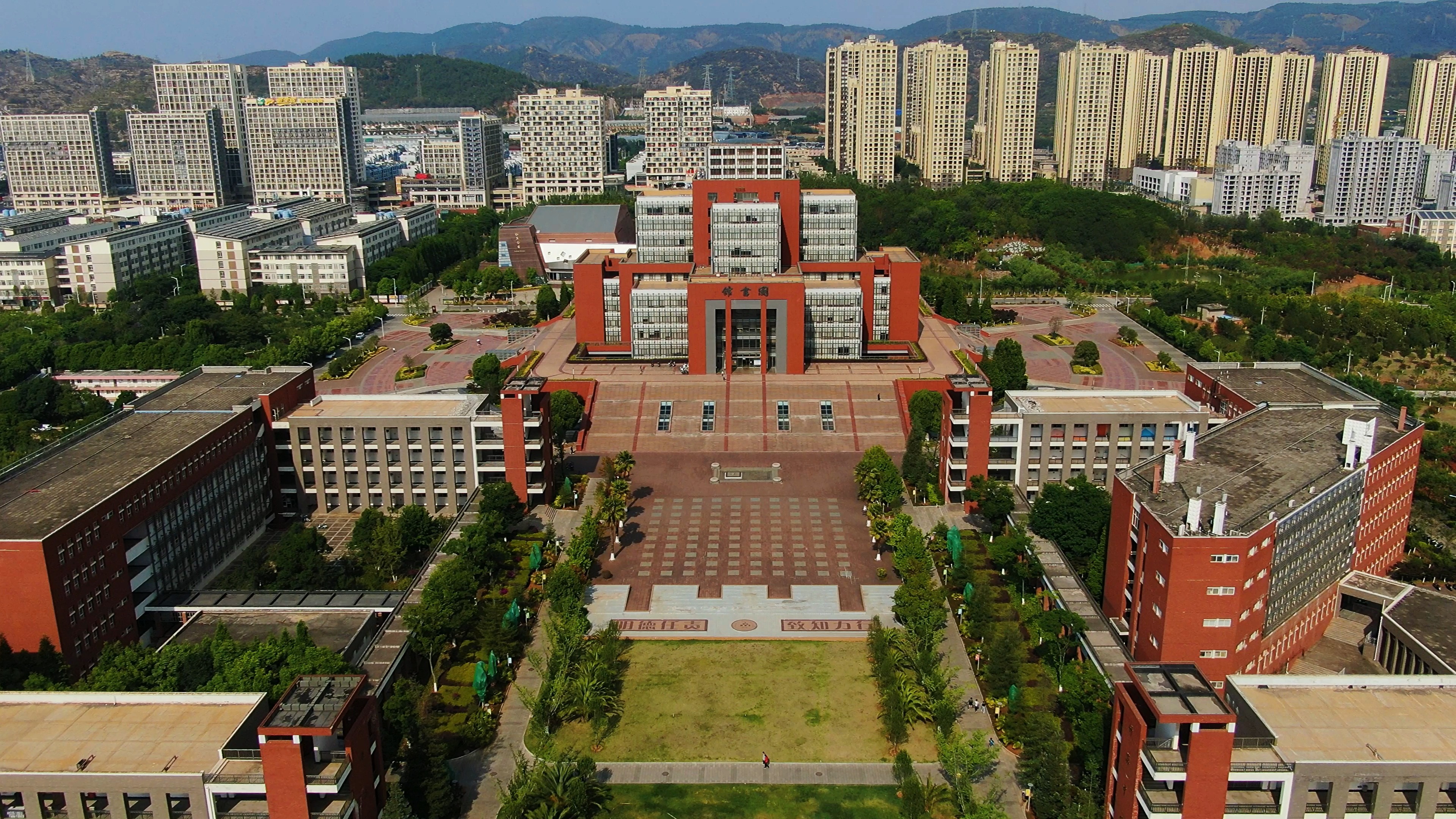 航拍昆明理工大学呈贡校区