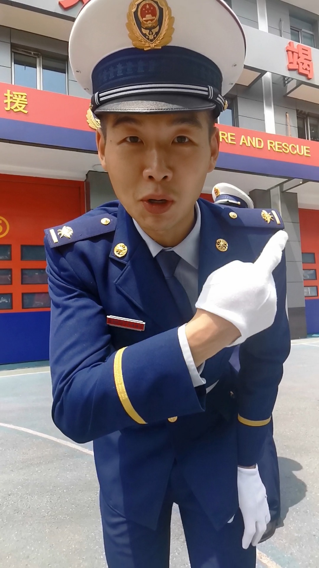 大家帮我看一下! #火焰蓝 #消防员