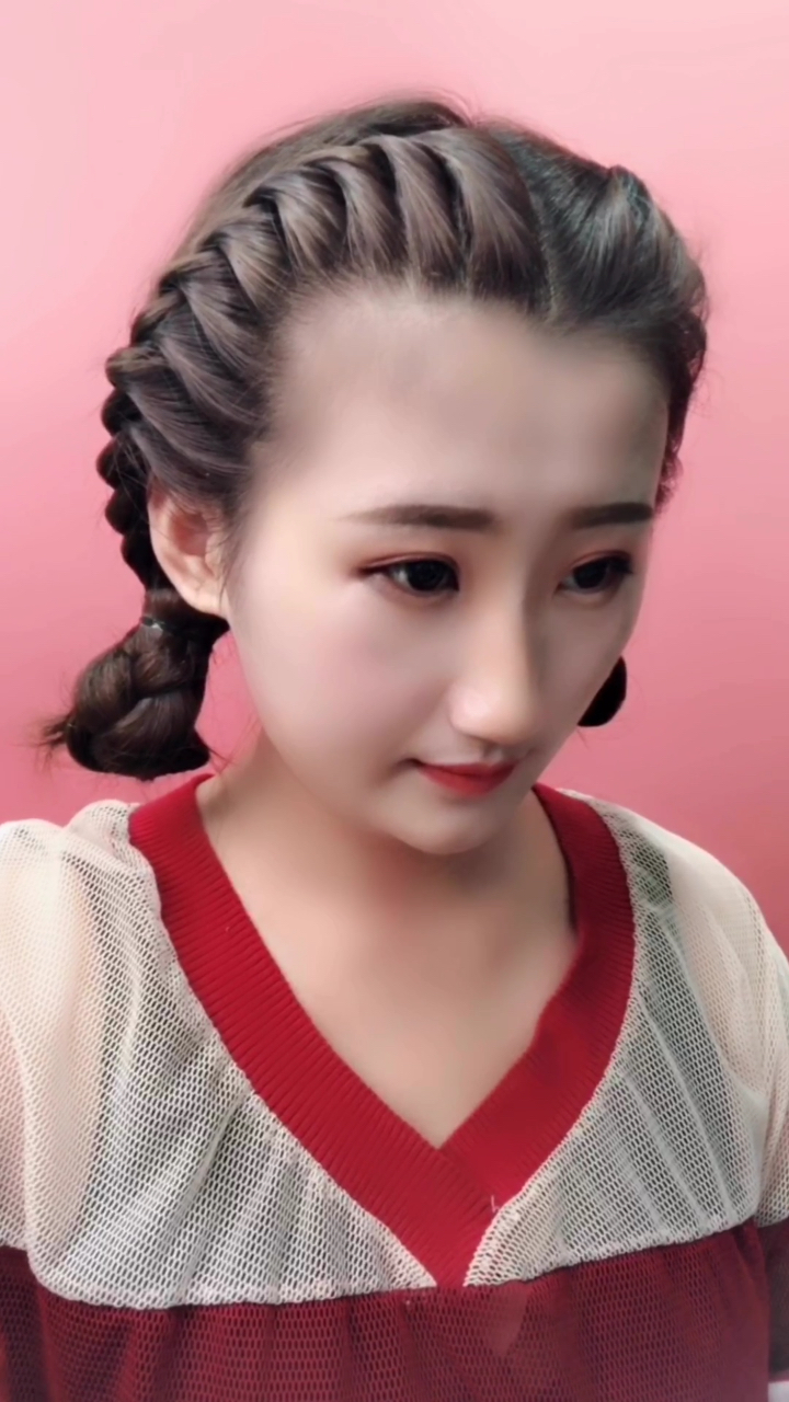 葡萄丸子辫这样扎好看