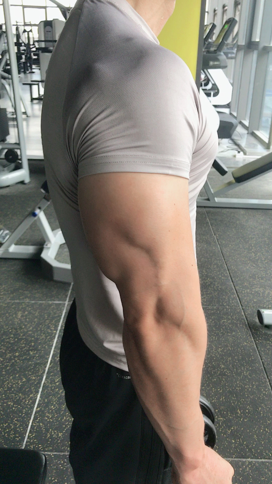 男友臂 男孩子们 手臂纬度很重要