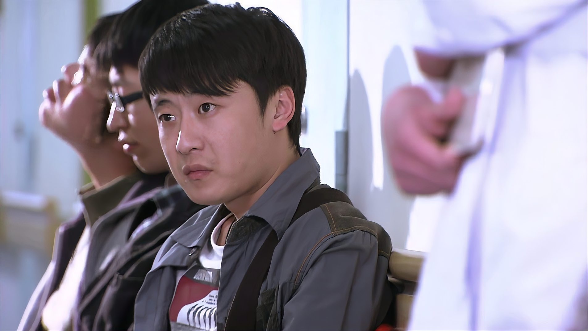 魔幻手机:路上堵车太严重,见楚楚迟迟不来,小千急疯了!