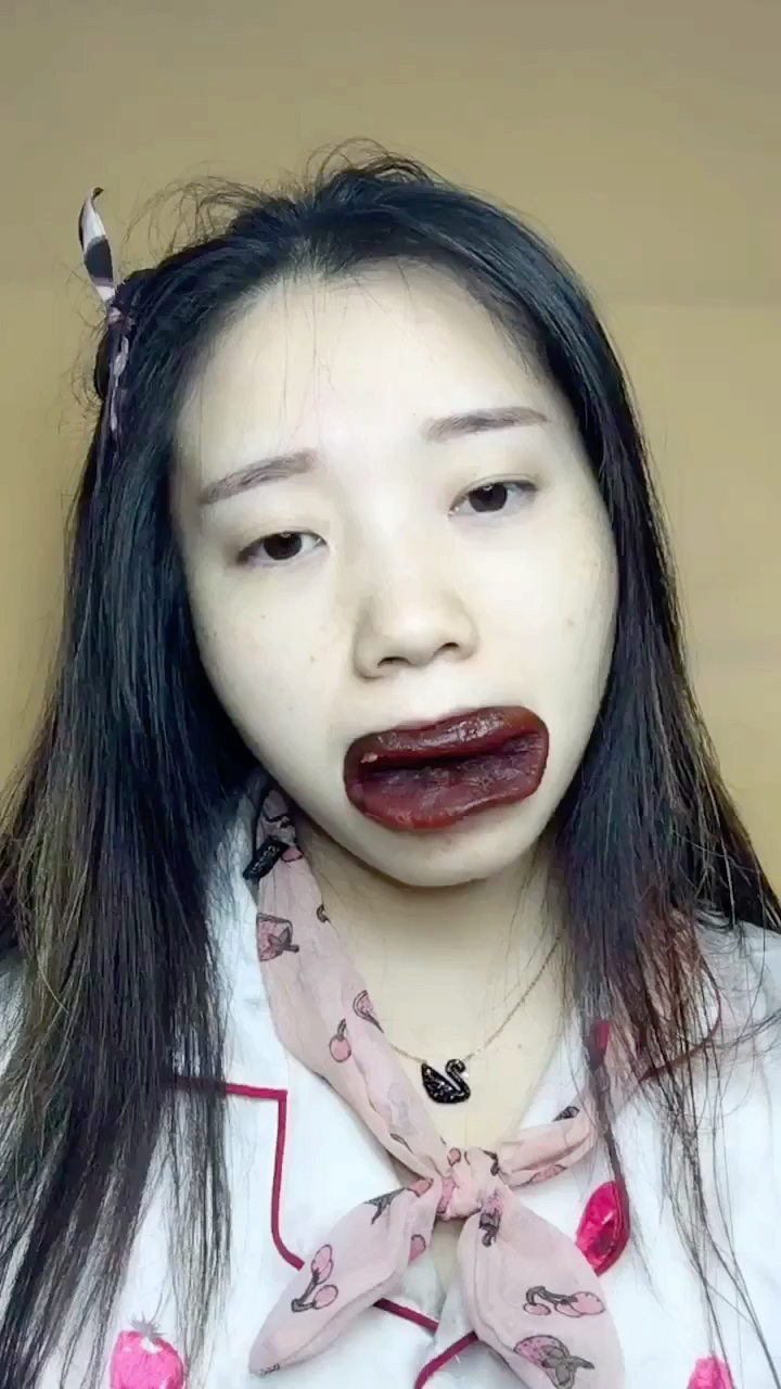 香肠嘴变身 化妆前90化妆后