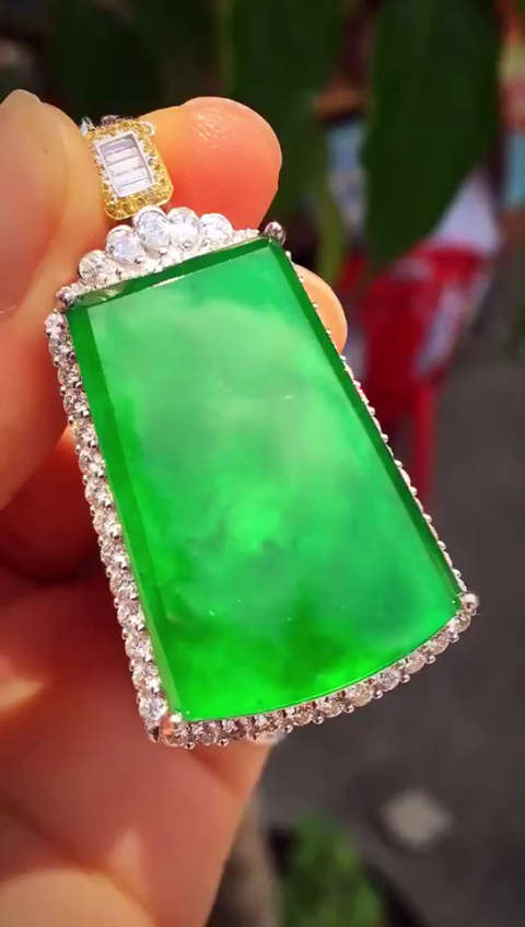 龙石种帝王绿 裸石31.5*22.8*4mm