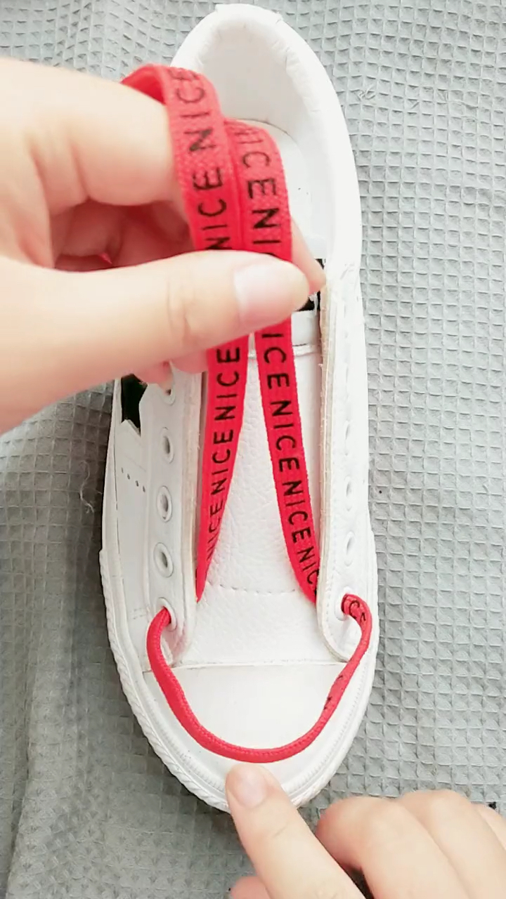 红黑鞋带系法～也是好看的