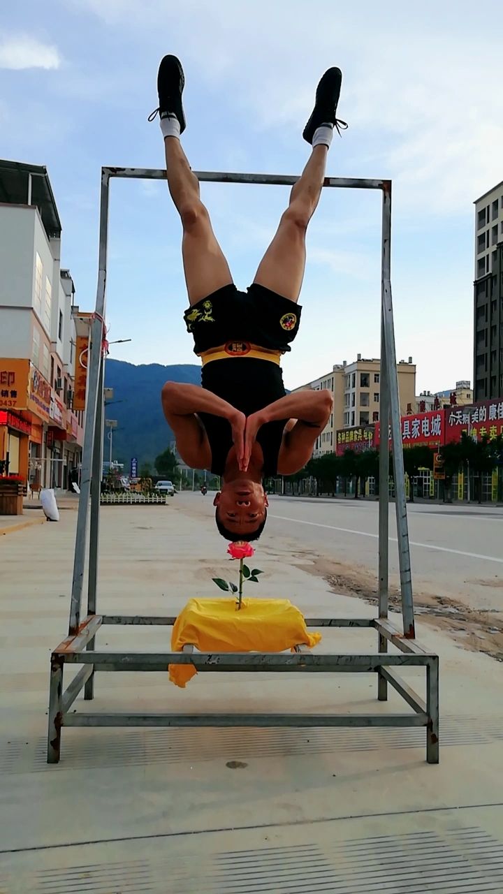 少林气功铁头功〈头顶钢筋悬空倒立〉👌❤️💪💪