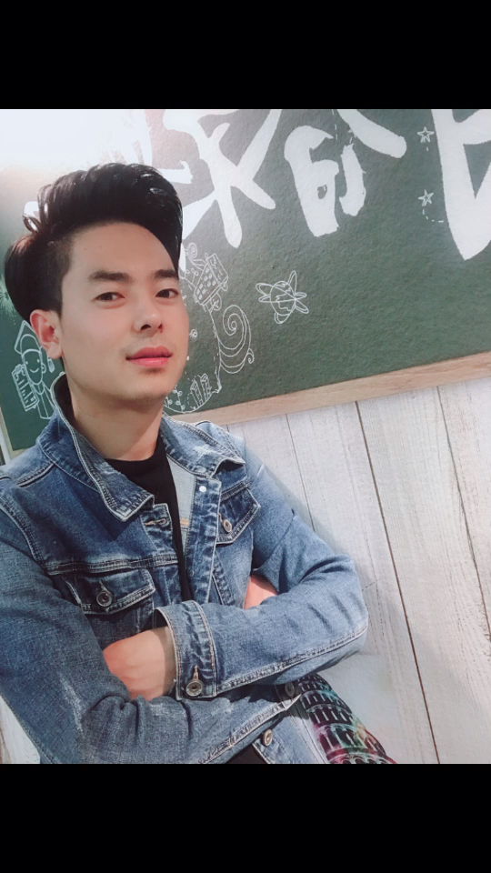 美发人 张世杰造型设计师～ 咨询热线:18691639727 等你咯