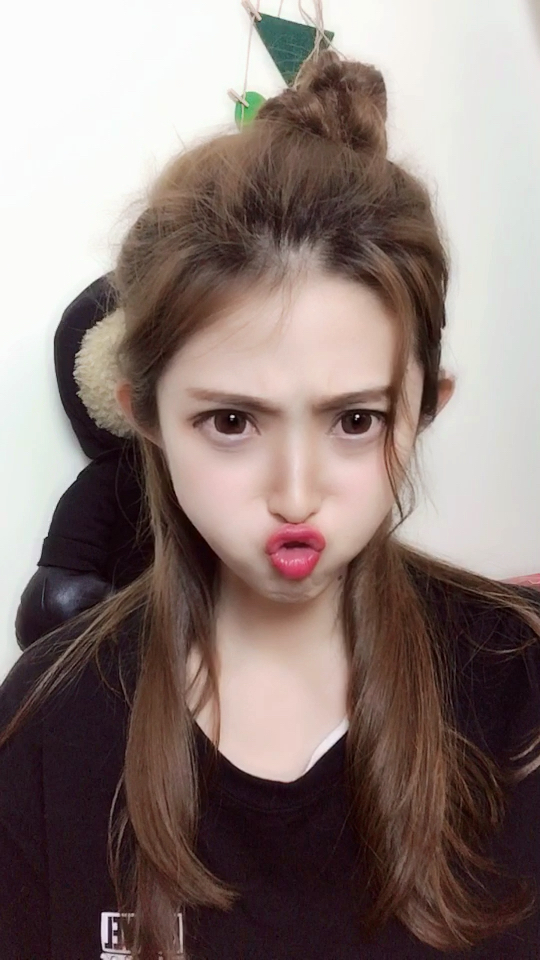 你宝贝我会做金鱼嘴,真的是要憋死我,拍了好多遍还我的小瘦脸!