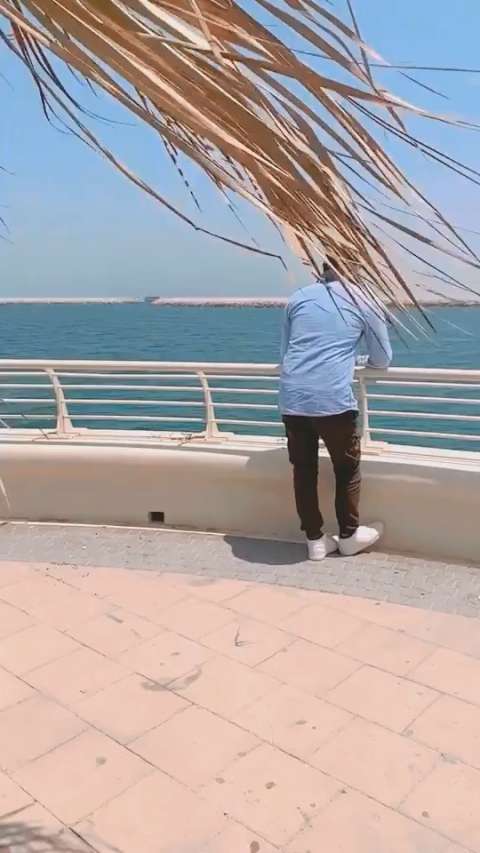 喜欢在海边的表哥!