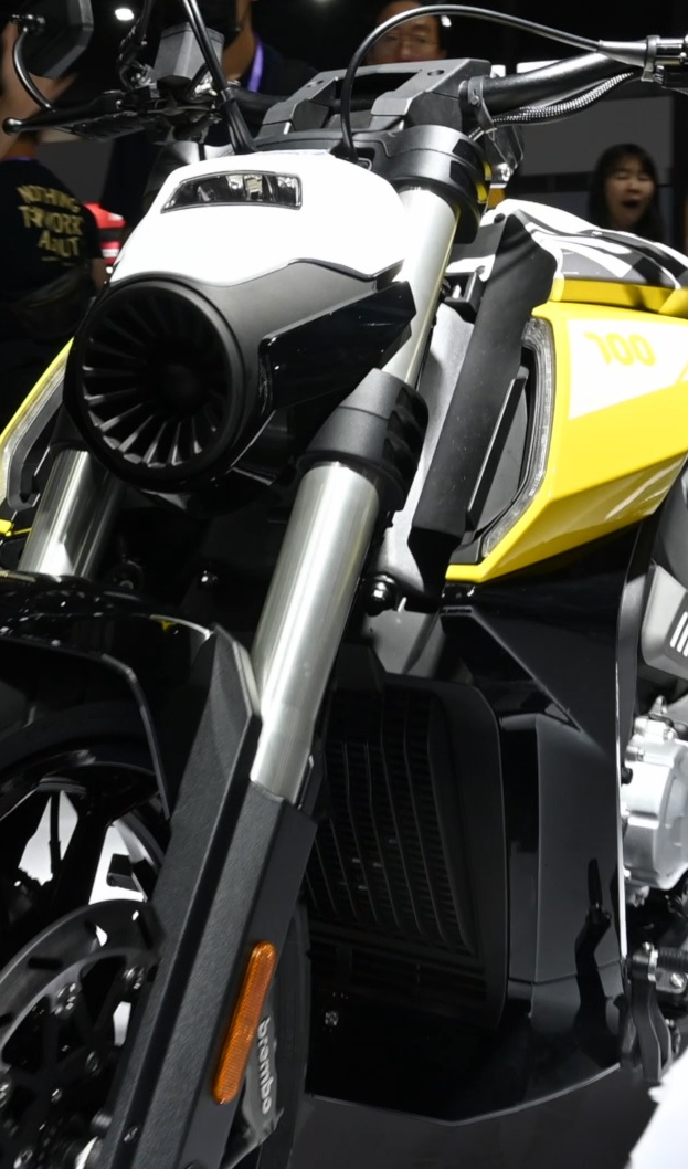 国潮大排崛起 四缸赛博朋克街车奔达唐刀700 #摩托车