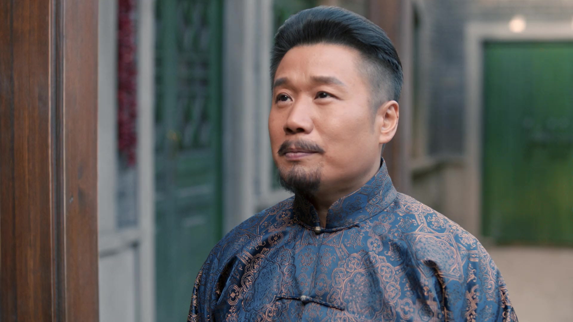 老酒馆:老蘑菇回到店里,让三妹赶紧收拾行李