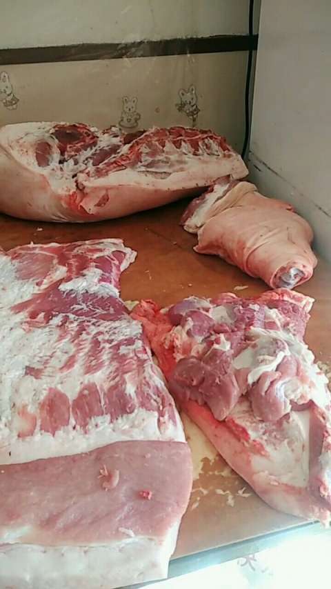 今天杀的农村猪肉不多了