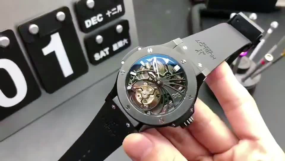 宇舶恒宝大爆炸 陀飞轮机芯