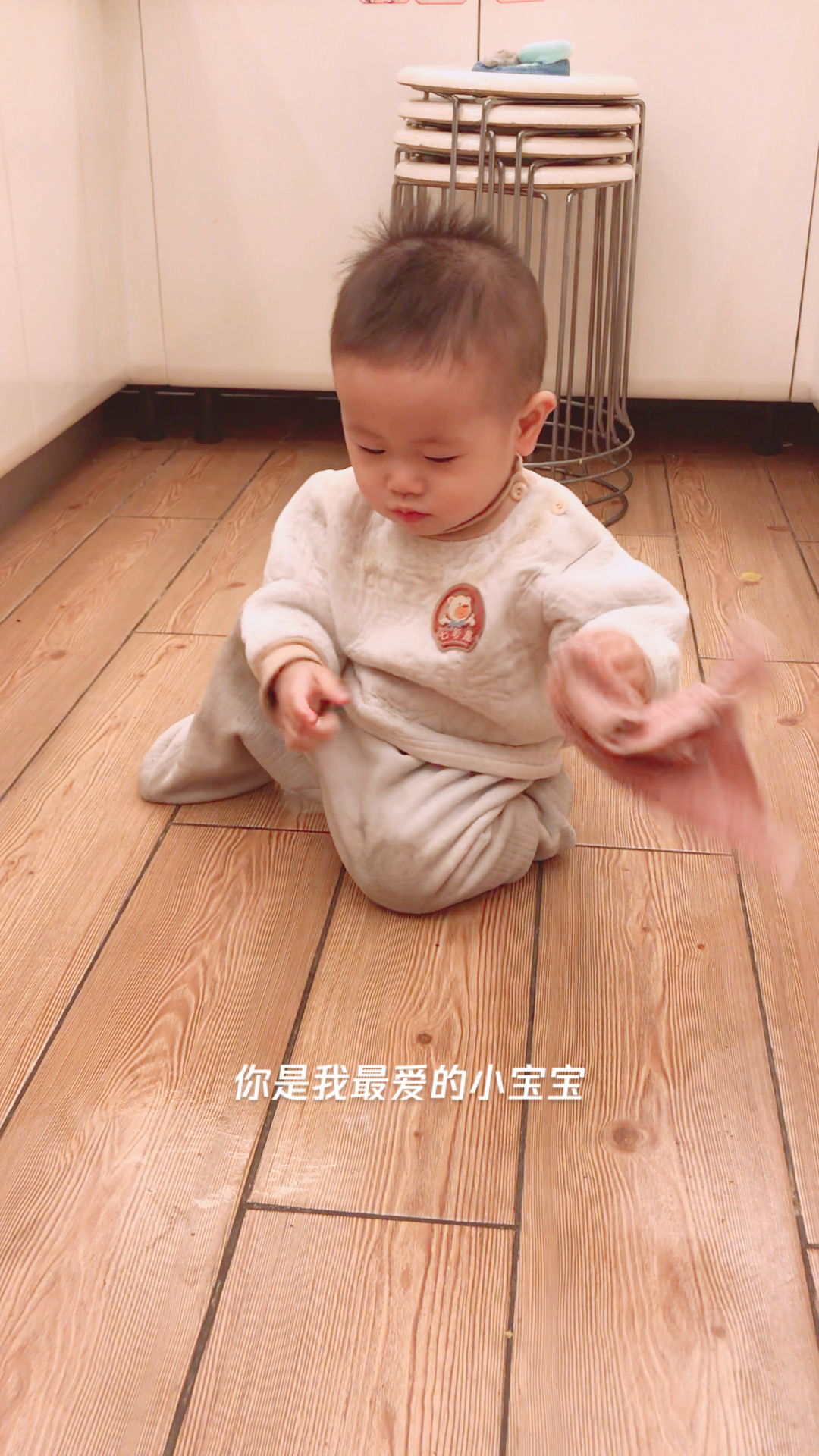 小宝宝学一休哥擦地