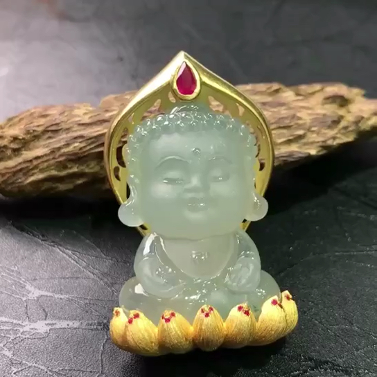 【18k金镶嵌冰种翡翠宝宝佛吊坠】 【尺寸】42*25.3*13.2mm