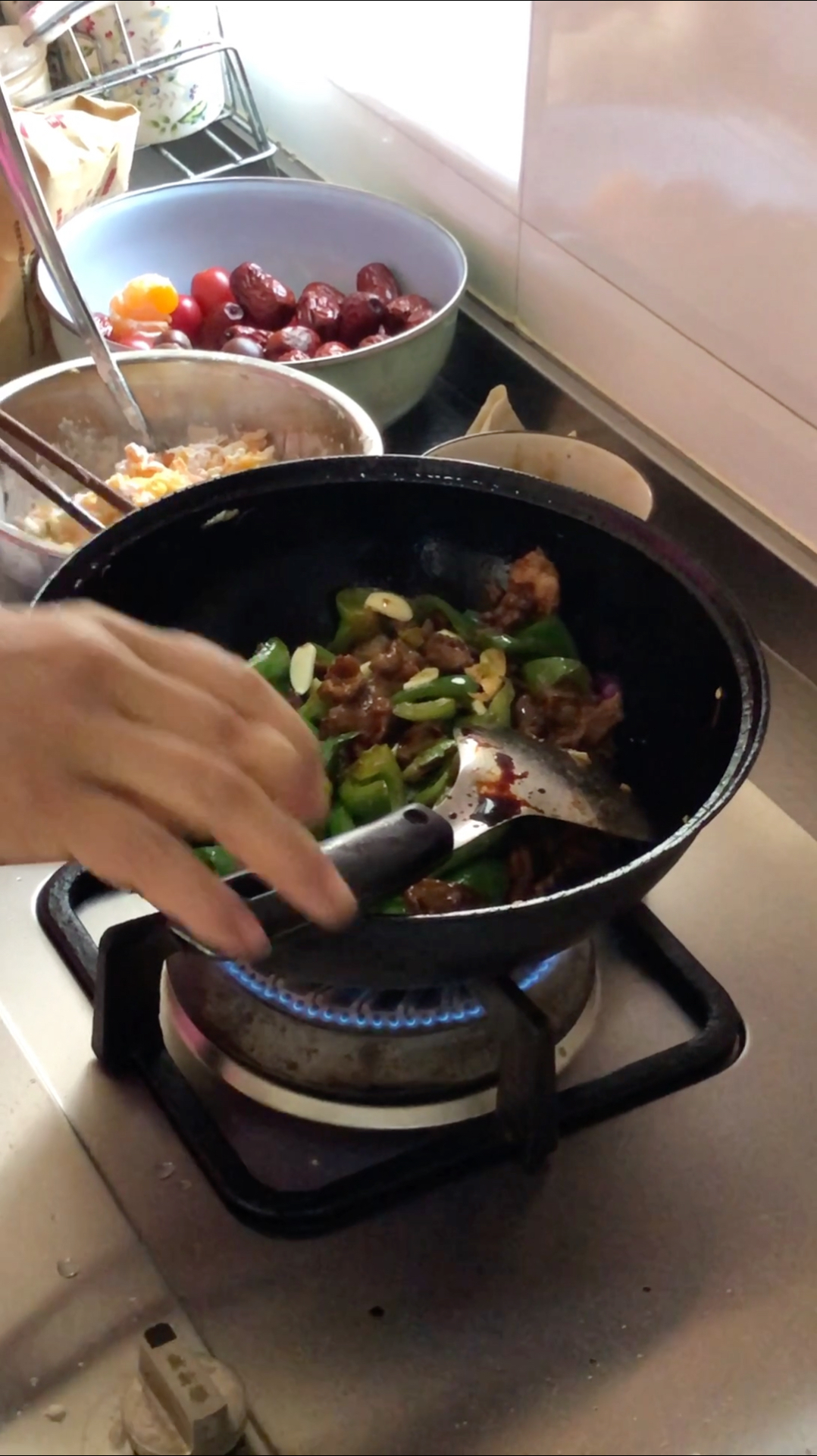 幸福生活诞生在每天的一盘炒菜中.帅哥美女你理解吗?