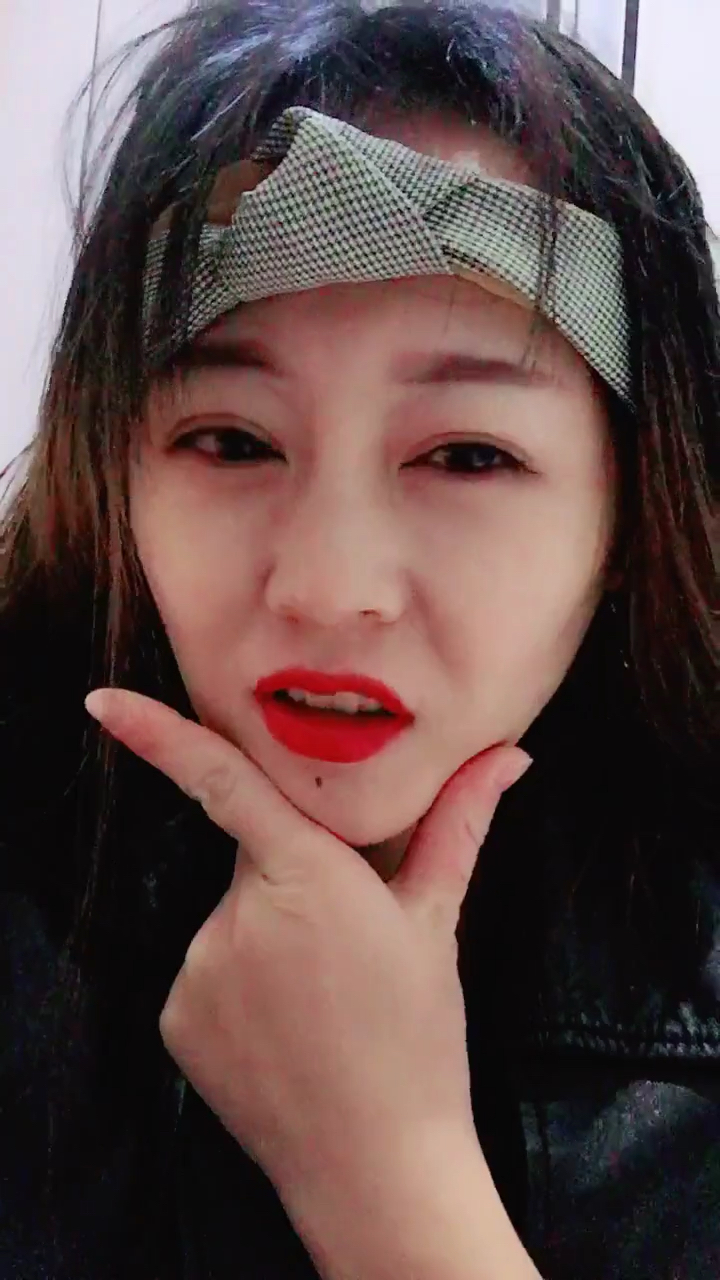 哥……那啥夏天马上来了,看你缺一个扒蒜的小老妹啥的,贼有面