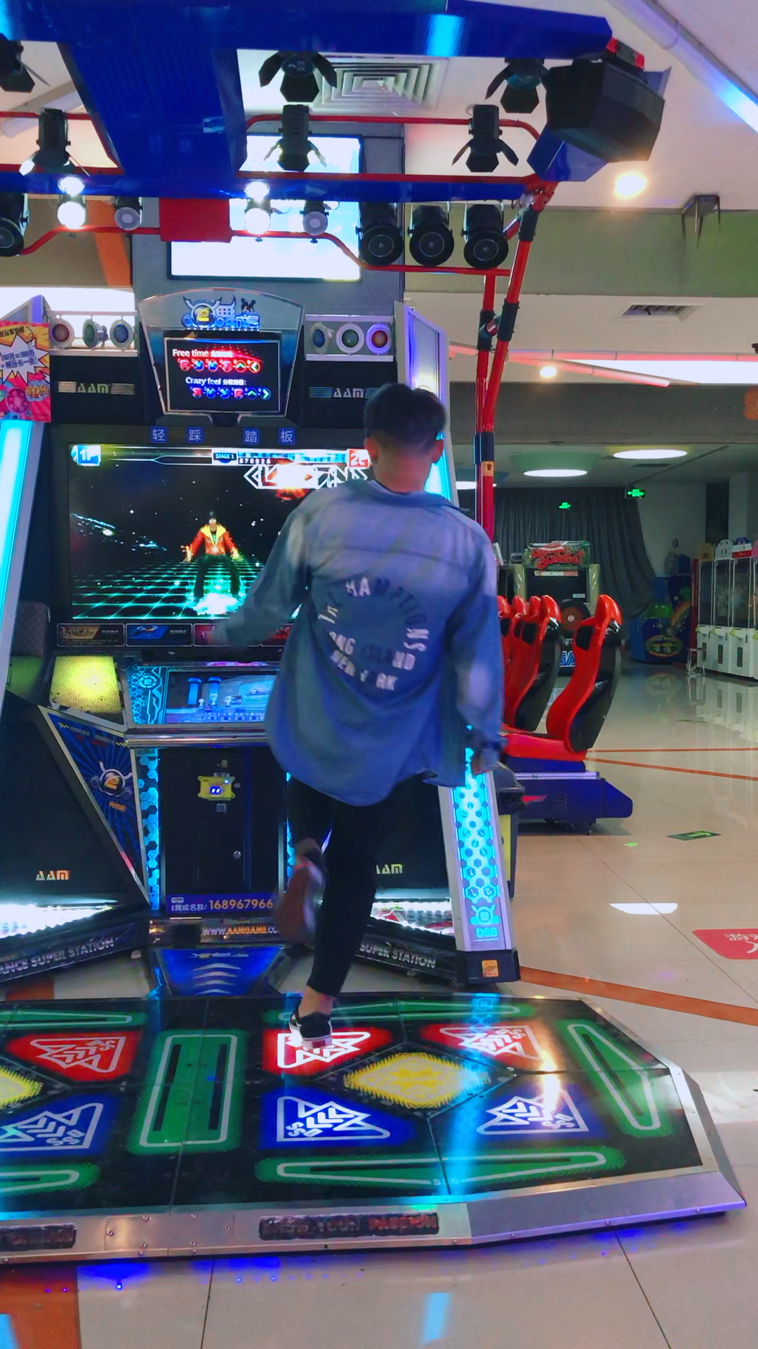 原视频哟05有没有瘦一点05准备跳舞机的比赛,闲暇之余蹦个小野迪