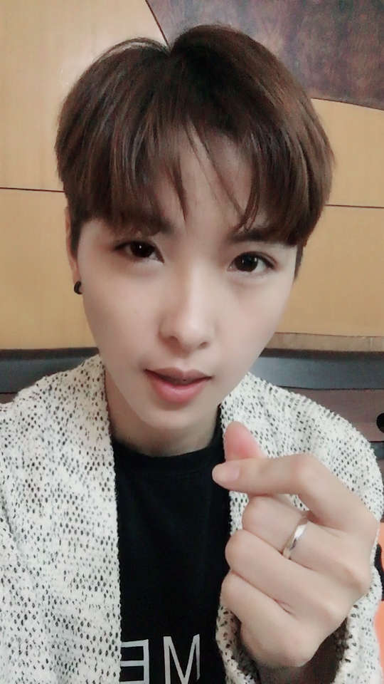 在法国这手势是约么的意思