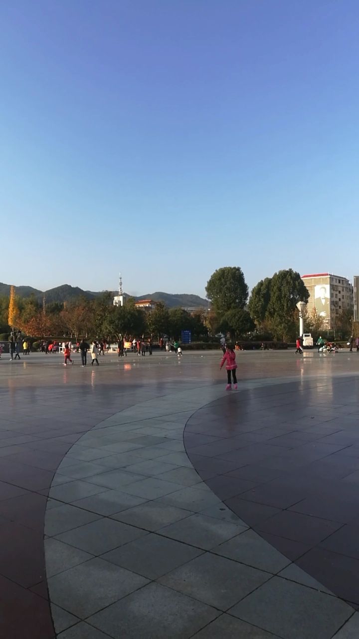雨后初晴的竹溪,广场公园好热闹