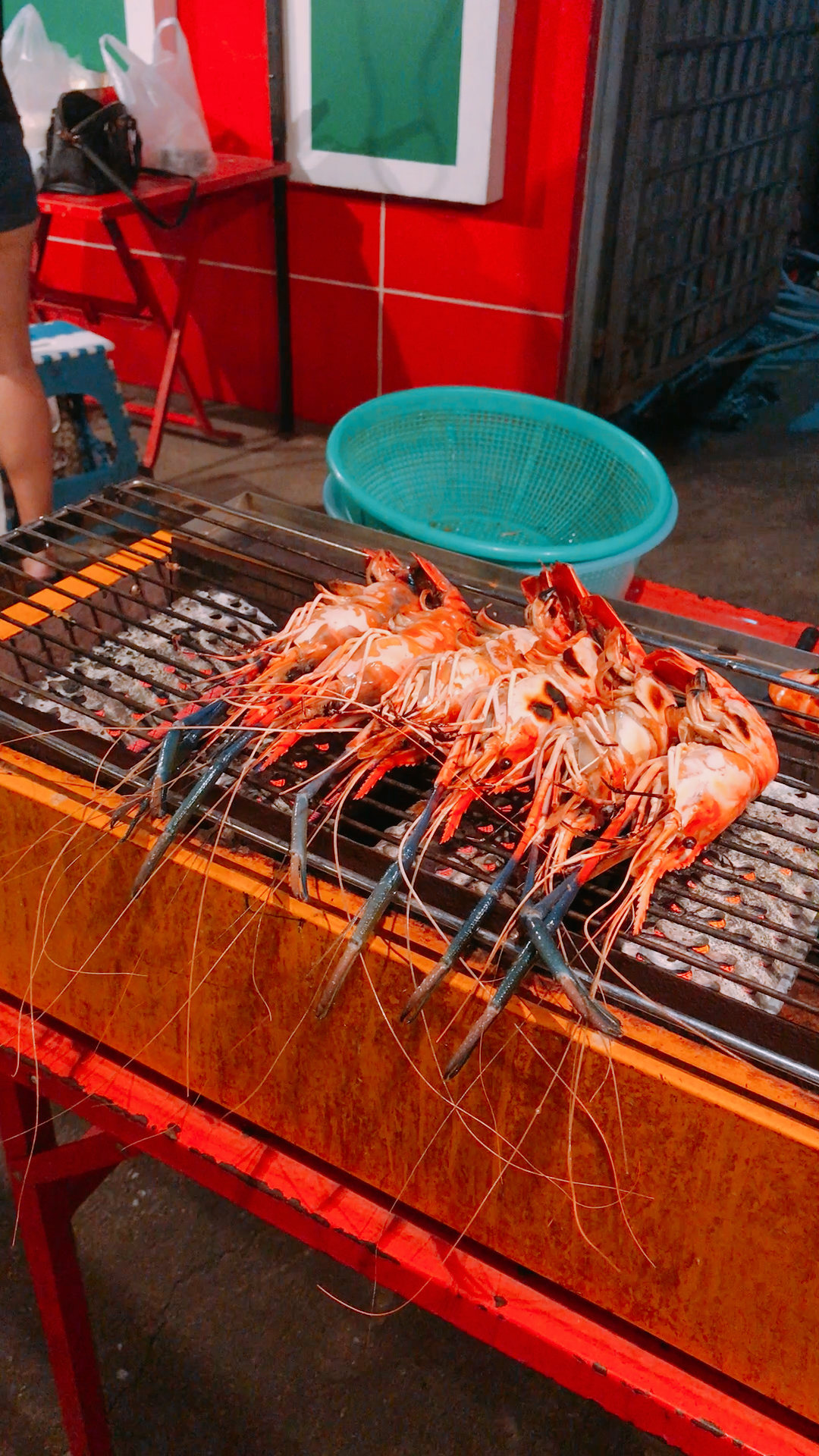 想念曼谷夜市的烤大头虾!超大一份15099,配上特色酱汁!