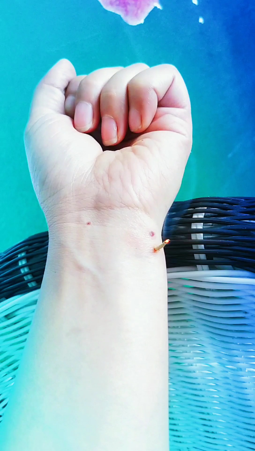 阴郄穴是手少阴心经的穴位之一,位于前臂掌侧,当尺侧腕屈肌腱的桡侧缘