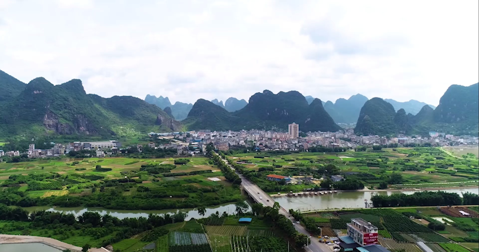 荔浦市马岭镇睡美人航拍