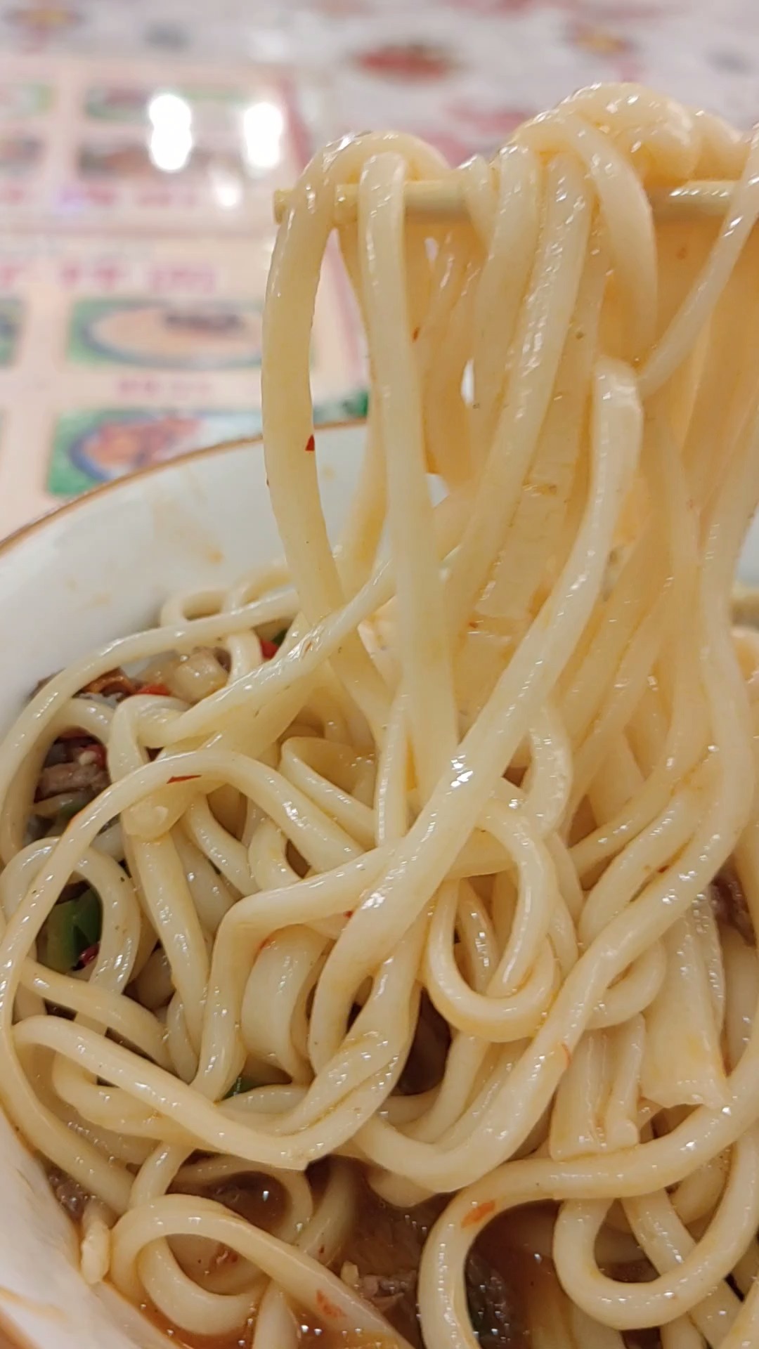 和田网 和田伊犁老牌子拌面馆!一天要卖300份的碎肉拌面