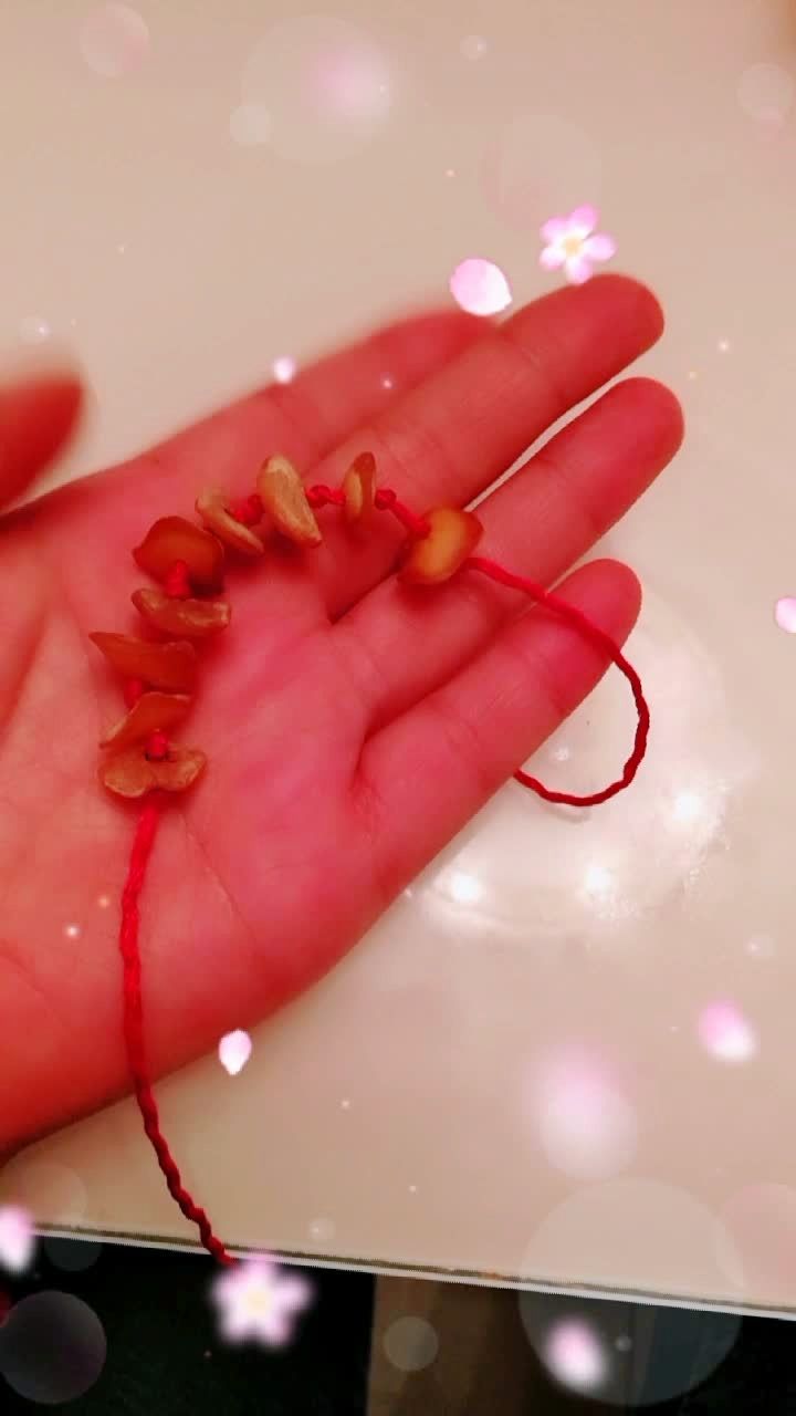 给孩子做的鱼精手链,说是可以辟邪