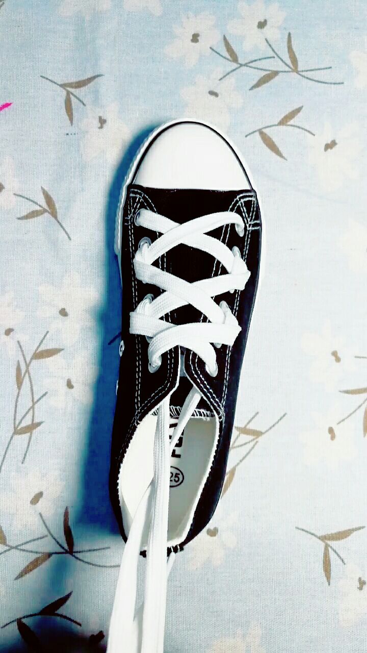 系鞋带:这种十字交叉的方法,让你夏日清爽无限～@{uid