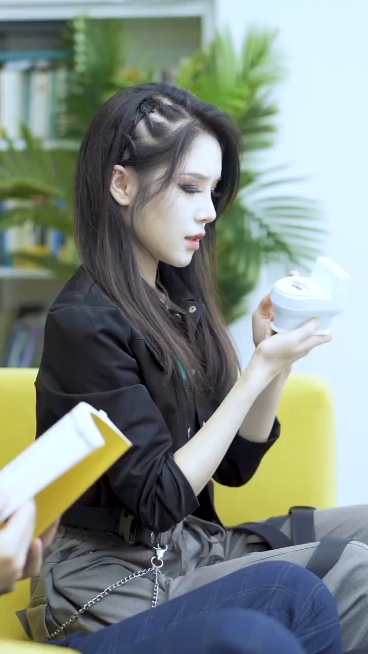 姜十一,不要以为你是我哥,就可以在我包里放这种东西!