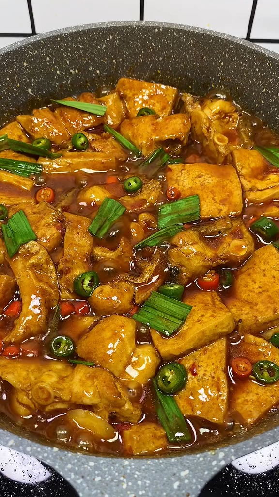 女友闺蜜天天跟我念叨的红烧鱼炖豆腐,今天做给她吃#美食