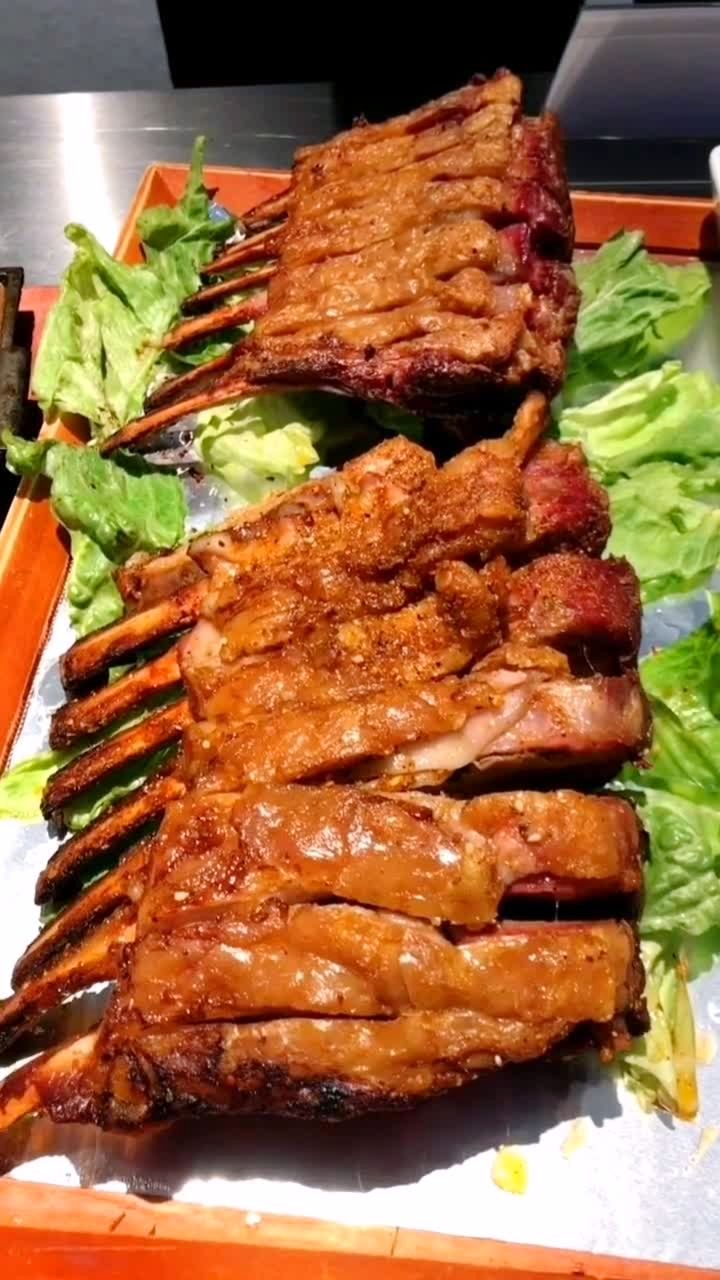 看到这个,你流口水了吗?碳烤羊排